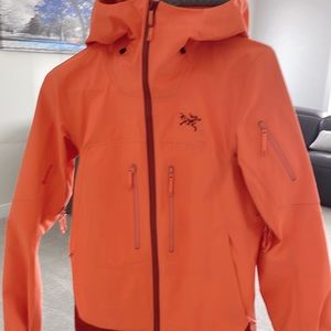 New Arc’Teryx sentinel LT women jacket